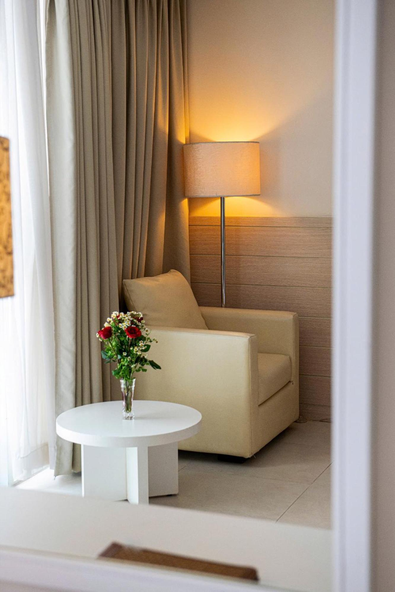 Nhi Phi Hotel Nha Trang Eksteriør billede